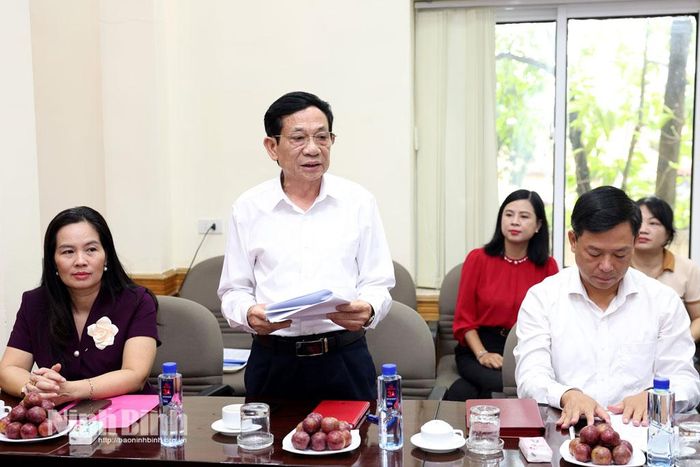 Chủ tịch Hội Nhà báo tỉnh Ninh Bình Trần Đức Long phát biểu tại hội nghị.