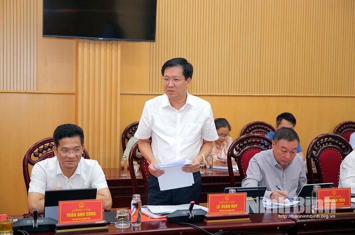 Đồng chí Lê Xuân Huy, Tỉnh ủy viên, Phó Chủ tịch HĐND tỉnh phát biểu tại hội nghị.