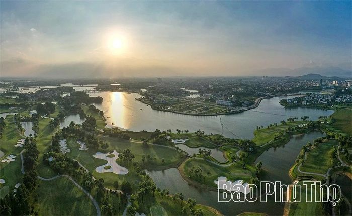 Có thể nói, Đầm Vạc không chỉ là viên ngọc xanh giữa lòng phố thị mà còn là biểu tượng cho khát vọng xây dựng một đô thị phát triển hài hòa với thiên nhiên và bền vững trong tương lai.