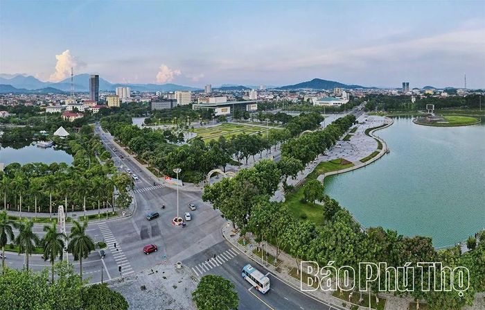 Với hệ thống 23 nhánh chính lan tỏa đến nhiều khu vực, Đầm Vạc tạo nên mạng lưới hồ, lạch tự nhiên độc đáo, bao quanh khu vực trung tâm.