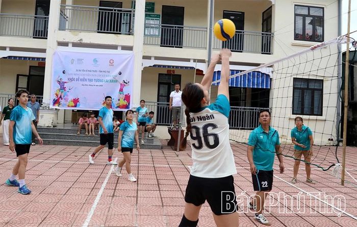 Trận chung kết giữa xóm Men và xóm Kỉa.