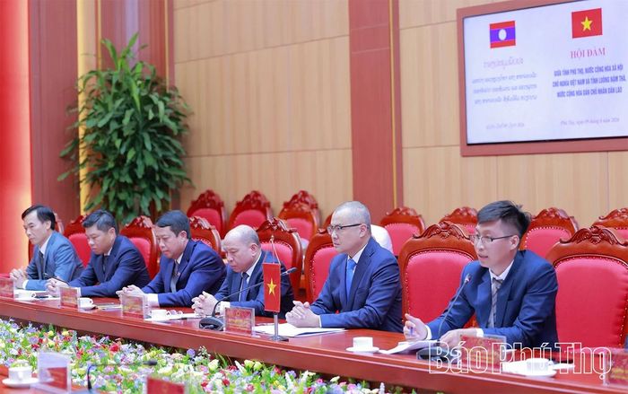 Đồng chí Bí thư Tỉnh ủy Phạm Đại Dương cùng các đồng chí lãnh đạo tỉnh dự hội đàm.