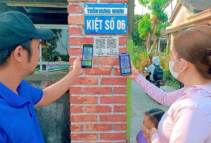 Việc tìm kiệt, tìm nhà ở thôn Hưng Nhơn đã trở nên thuận lợi hơn từ ngày mô hình “Nông thôn mới thông minh” ra đời - Ảnh: T.L