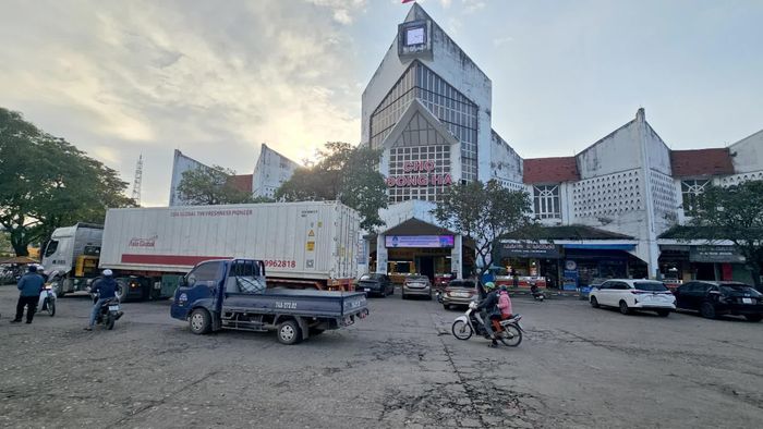 Chợ Đông Hà từng là một trong những điểm mua sắm sầm uất của khu vực miền Trung - Ảnh: N.T.H