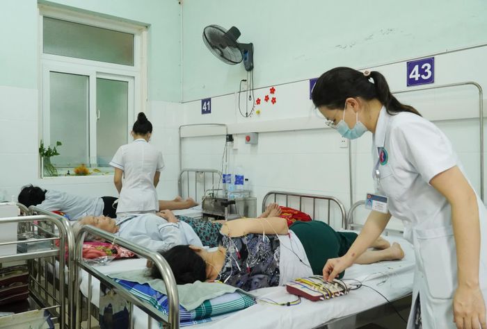 Kỹ thuật điện châm được áp dụng trong điều trị cho bệnh nhân tại các cơ sở khám chữa bệnh - Ảnh: H.L