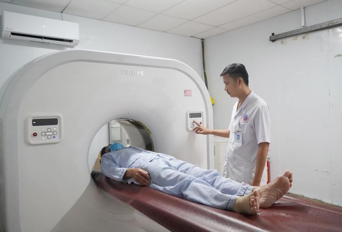 Ứng dụng các kỹ thuật chẩn đoán hiện đại góp phần nâng cao hiệu quả khám chữa bệnh bằng y học cổ truyền - Ảnh: H.L