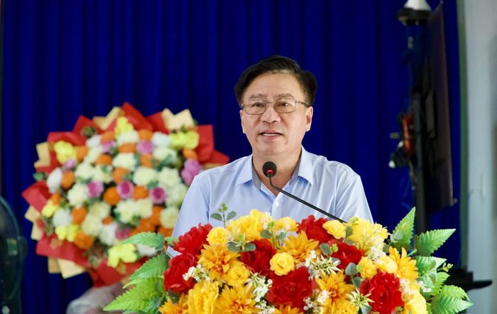 Đồng chí Đào Mạnh Hùng, Phó Chủ tịch Thường trực Ủy ban MTTQ Việt Nam tỉnh phát biểu tại buổi tiếp xúc cử tri - Ảnh: H.N