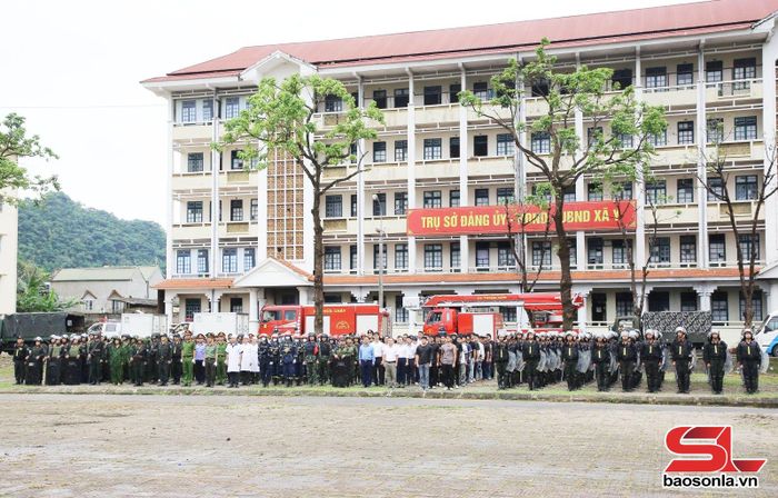 Các lực lượng tham gia diễn tập thực binh xử trí tình huống A2.