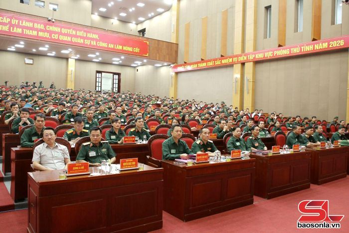 Các đại biểu dự khai mạc diễn tập Khu vực phòng thủ tỉnh Sơn La năm 2026.