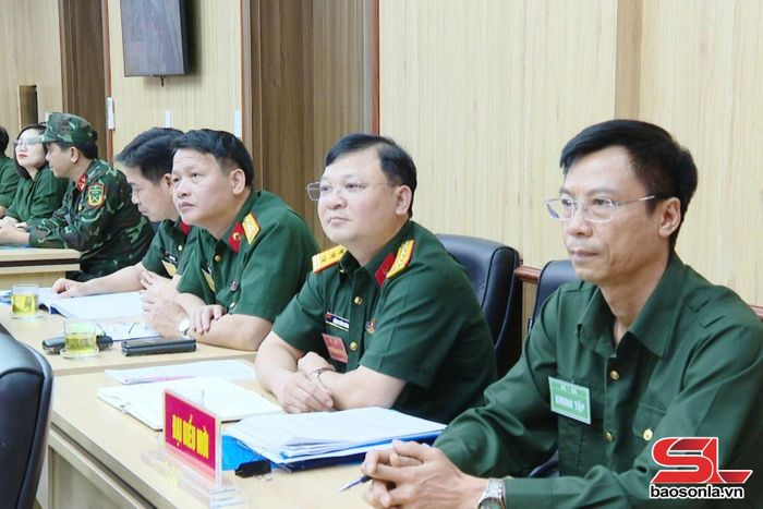 Ban Chỉ đạo diễn tập phòng thủ tỉnh kiểm tra công tác diễn tập tại Sở Xây dựng.