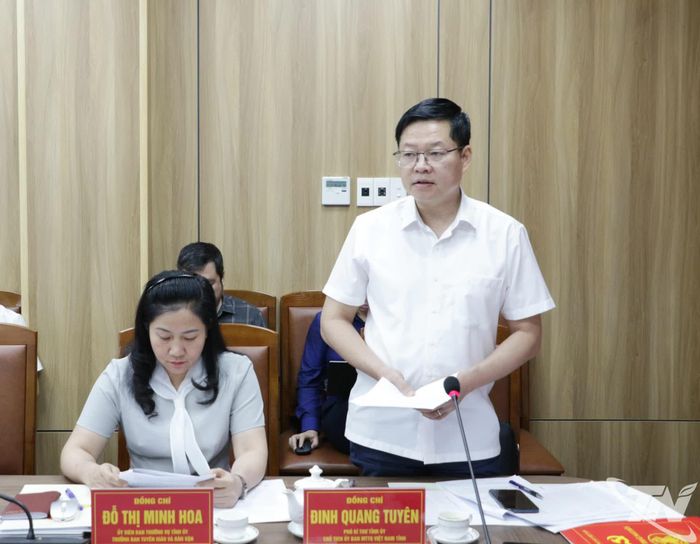 Đồng chí Đinh Quang Tuyên, Phó Bí thư Tỉnh ủy, Chủ tịch Ủy ban MTTQ tỉnh, phát biểu tại Hội nghị.