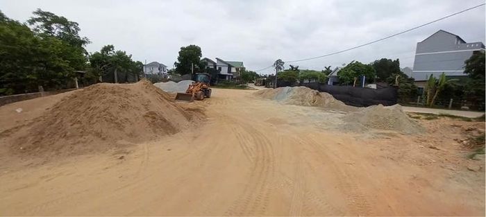 Các trường hợp tập kết VLXD trên đất nông nghiệp và đất công, UBND phường Thanh Thủy yêu cầu ngưng hoạt động và di dời tài sản ra khỏi bãi