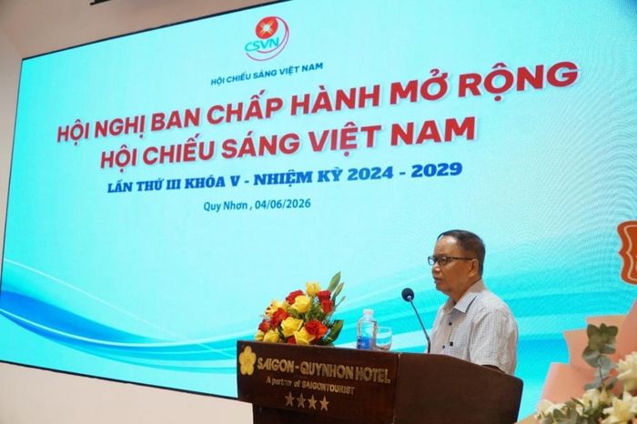 PGS.TS Nguyễn Hồng Tiến - Chủ tịch Hội báo cáo hoạt động BCH Hội Chiếu sáng Việt Nam năm 2026