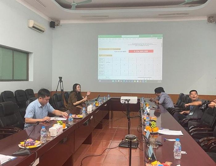 Phiên đấu giá lô 141 xe tải Changan tồn kho của VEAM diễn ra công khai tại Nhà máy ô tô VEAM (Thanh Hóa).