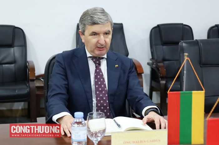Đại sứ Darius Gaidys bày tỏ mong muốn hợp tác, chia sẻ kinh nghiệm của Litva để đóng góp cho việc phát triển lưới điện Việt Nam và kết nối điện khu vực trong khuôn khổ Lưới điện ASEAN (ASEAN Power Grid)