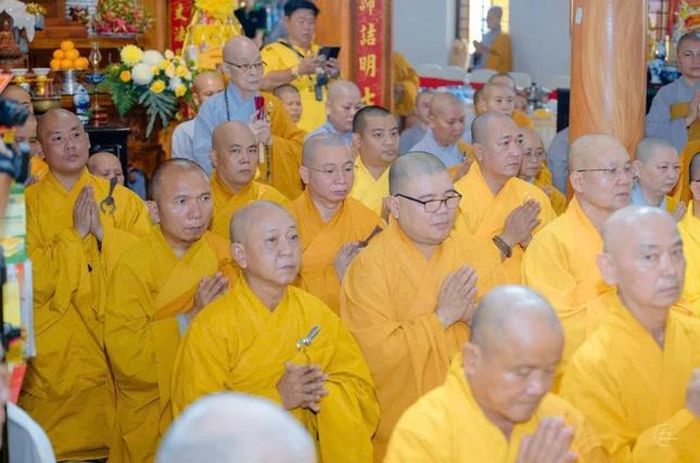 Thành kính tưởng niệm