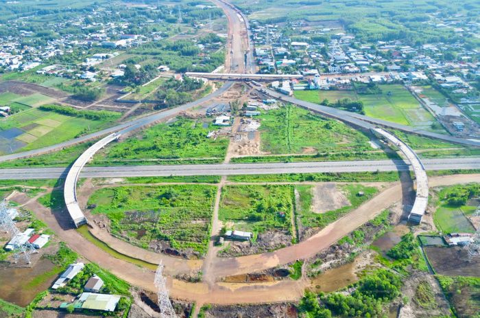 Theo Ban QLDA Đầu tư xây dựng TP Đồng Nai, hiện các đơn vị đang huy động tối đa nhân lực, máy móc để đẩy nhanh tiến độ, phấn đấu hoàn thành các hạng mục chính trong tháng 6 và hoàn thiện toàn bộ dự án, kết nối đồng bộ với cao tốc Bến Lức - Long Thành vào tháng 8 tới.