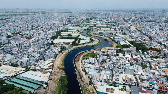 Bên cạnh giao thông, TP.HCM cũng dành nguồn lực lớn cho chỉnh trang đô thị, cải tạo kênh rạch và các công trình chống ngập.