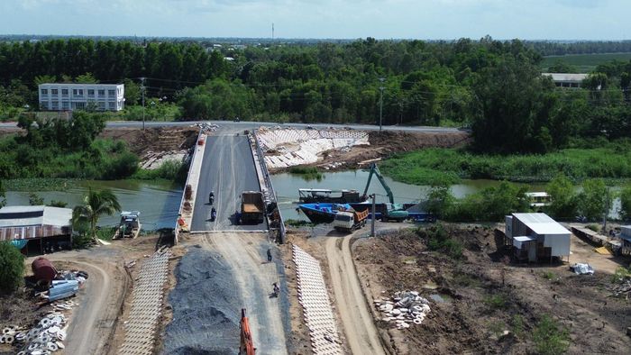 Cầu Phú Hiệp đang gấp rút hoàn thiện, thông xe cuối tháng 6.