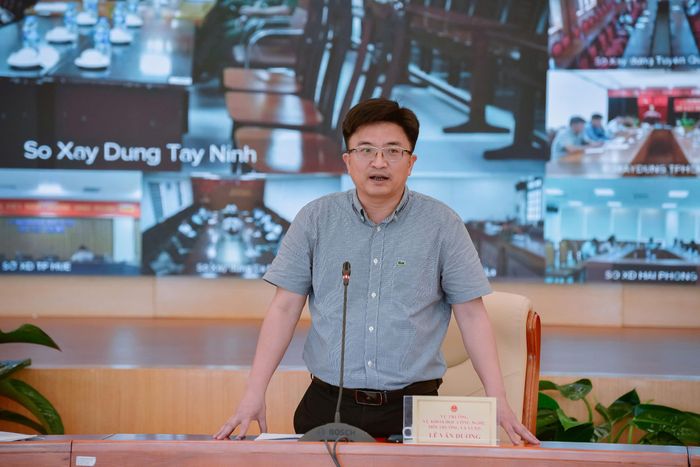 Ông Lê Văn Dương, Vụ trưởng Vụ Khoa học công nghệ, môi trường và Vật liệu xây dựng phát biểu tại hội thảo.
