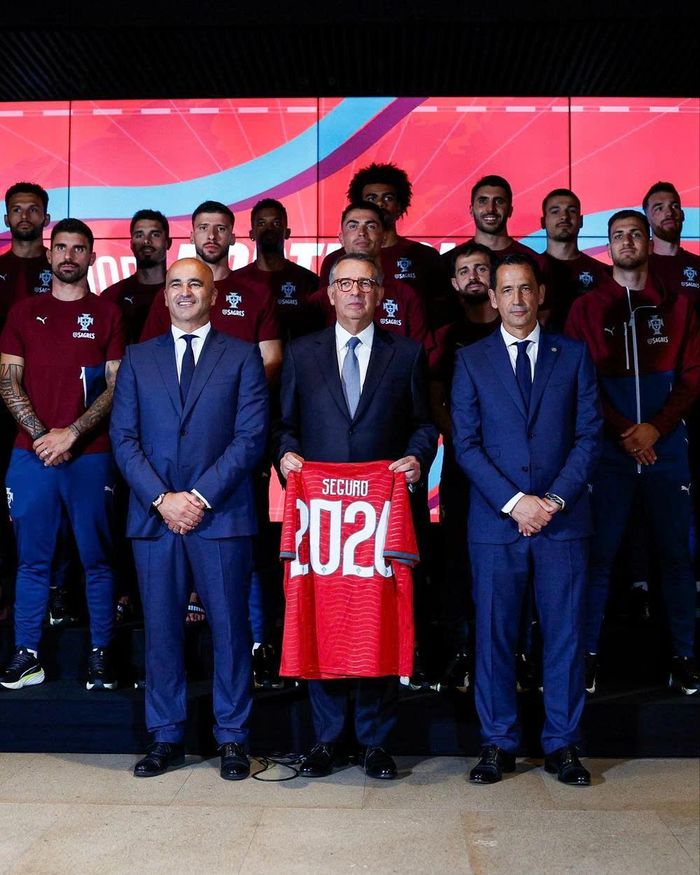 Tổng thống Antonio Jose Seguro trong buổi lễ gặp mặt tuyển Bồ Đào Nha trước ngày dự World Cup 2026 (Ảnh: FPF).