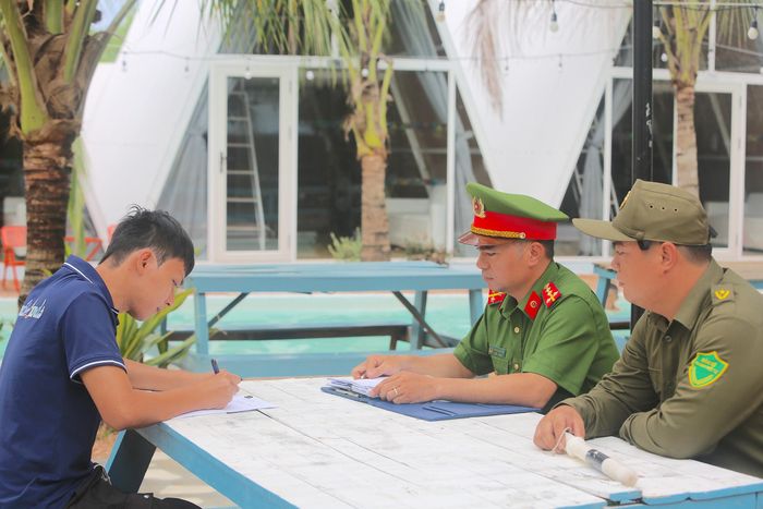 Các hộ kinh doanh ký cam kết không vi phạm trật tự công cộng, vi phạm hành lang an toàn giao thông.