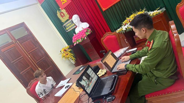 Đối tượng Bùi Mạnh Thắng tại Cơ quan điều tra.