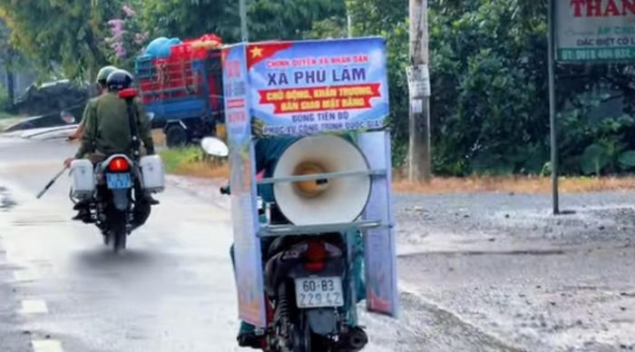 Xe tuyên truyền đến từng ngõ "gõ cửa từng nhà" để đẩy nhanh GPMB cao tốc.