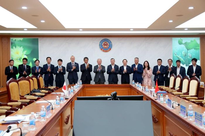 Các đại biểu chụp hình lưu niệm. Ảnh: Đức Minh
