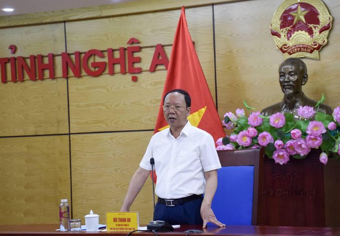 Phó Chủ tịch Thường trực UBND tỉnh Nghệ An -Bùi Thanh An chủ trì cuộc họp.