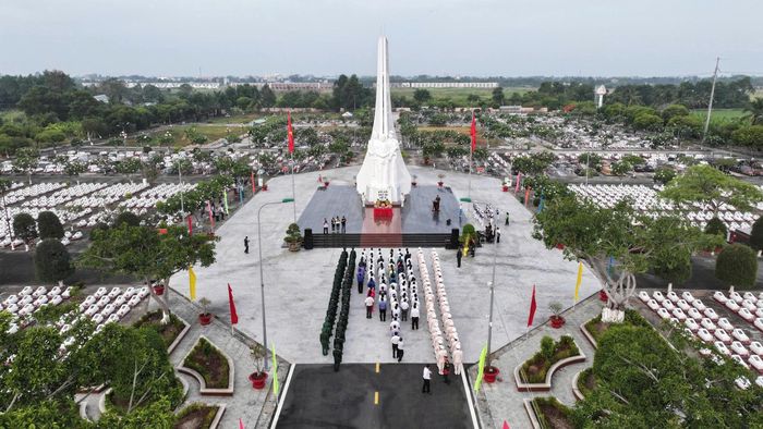 Cán bộ, chiến sĩ Đội K93 trong thực hiện Chiến dịch “500 ngày đêm” để sớm đưa các anh về đất Mẹ sau hàng chục năm nằm trên đất khách quê người. Ảnh: Phương Vũ