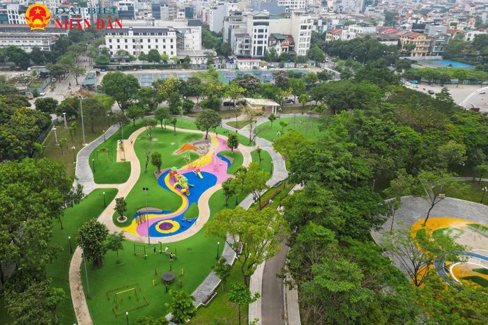 Việc đồng loạt nâng cấp các hồ điều hòa, trạm bơm và hệ thống thoát nước tại nhiều công viên được kỳ vọng sẽ góp phần nâng cao năng lực tiêu thoát nước khu vực nội đô. Không chỉ tạo thêm không gian xanh cho người dân, các hồ điều hòa còn đóng vai trò như những "bể chứa tự nhiên" của đô thị