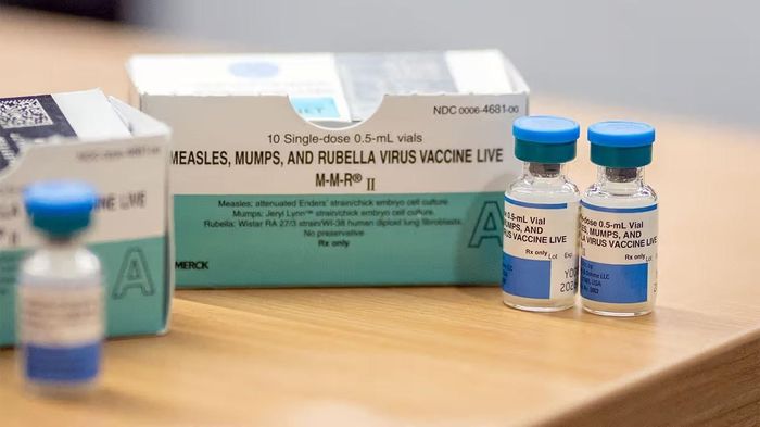 Vaccine MMR II (Mỹ) phòng bệnh sởi – quai bị – rubella. Ảnh: Jan Sonnenmair/Getty Images