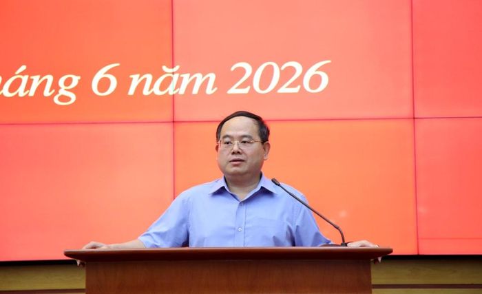 Bí thư Tỉnh ủy, Trưởng Đoàn ĐBQH tỉnh Quản Minh Cường phát biểu giao nhiệm vụ tại hội nghị