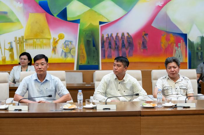 Các đại biểu tham dự cuộc tiếp