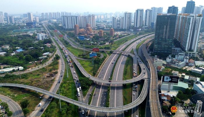 Phát triển hạ tầng chiến lược là động lực quan trọng để mở rộng không gian phát triển của TP. Hồ Chí Minh. Ảnh: Thạc Hiếu