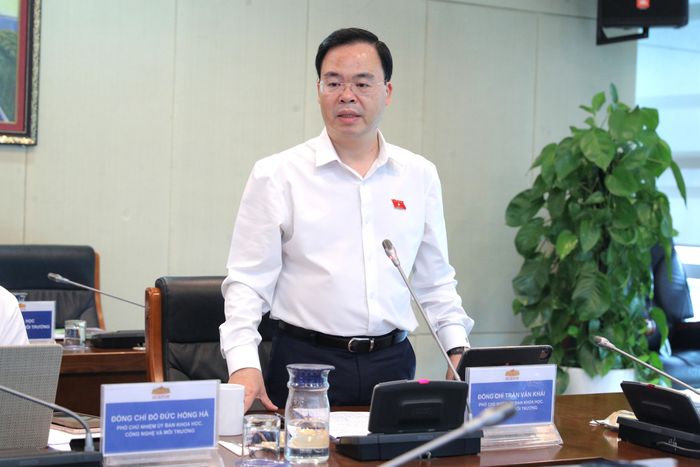 Phó Chủ nhiệm Ủy ban Khoa học, Công nghệ và Môi trường Trần Văn Khải phát biểu