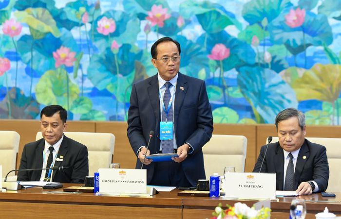 Chủ tịch Ủy ban chính quyền Louangphabang, Lào Bounleua Sinxayvoravong phát biểu
