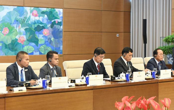 Các đại biểu tham dự cuộc tiếp