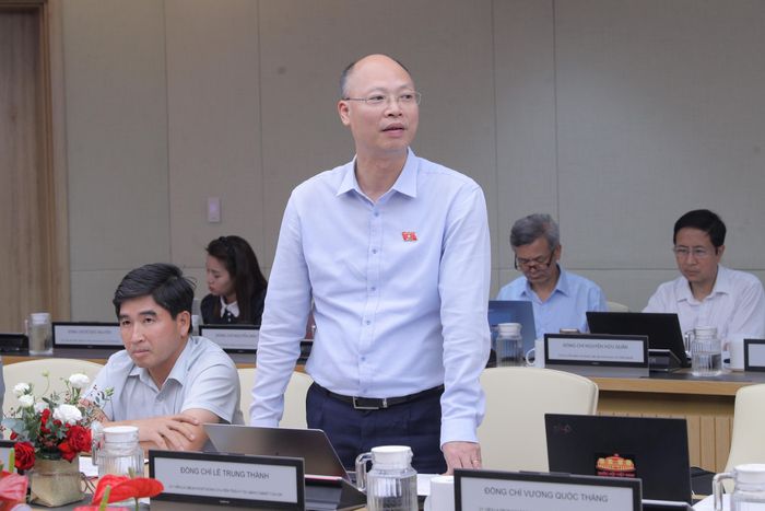 ĐBQH hoạt động chuyên trách tại Ủy ban Khoa học, Công nghệ và Môi trường Lê Trung Thành phát biểu