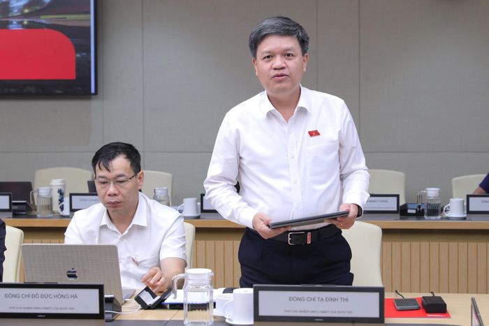 Phó Chủ nhiệm Ủy ban Khoa học, Công nghệ và Môi trường Tạ Đình Thi phát biểu