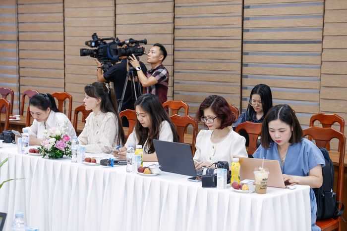 Các đại biểu tham dự họp báo. Ảnh: Quang Vinh