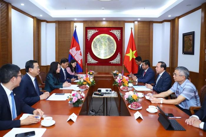 Bộ trưởng Văn hóa, Thể thao và Du lịch Lâm Thị Phương Thanh tiếp và làm việc với Bộ trưởng Bộ Du lịch Campuchia Hout Hak. Ảnh: Bộ Văn hóa, Thể thao và Du lịch.