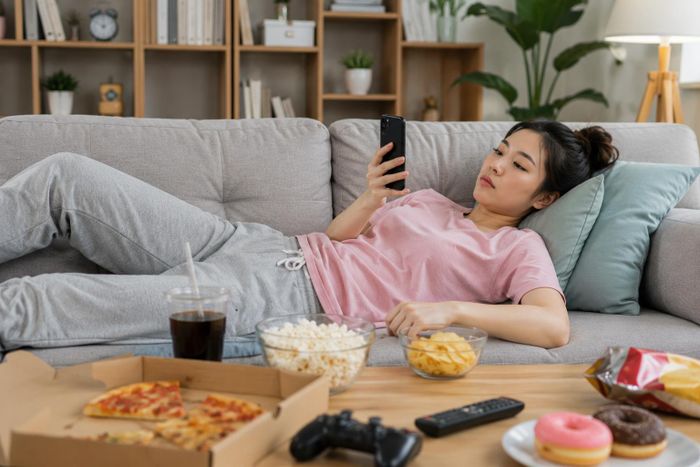 Nắng nóng cơ thể lười vận động dễ gây tăng cân (Ảnh minh họa)