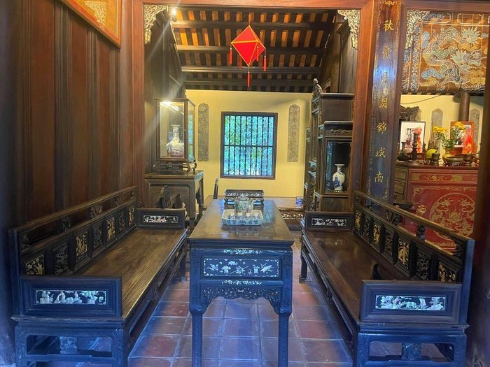 Những di vật cổ xưa vẫn được giữ nguyên vẹn qua hơn trăm năm tại nhà vườn An Hiên.