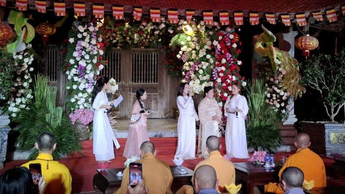 Nghệ sỹ Hoàng Yến chia sẻ bên mẹ và 3 cô con gái