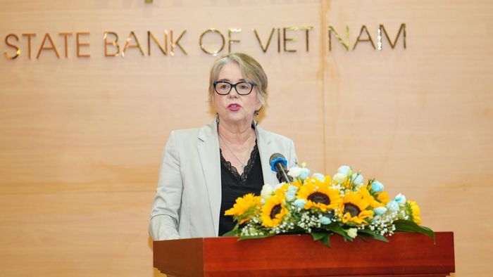 Bà Michaela Baur - Giám đốc quốc gia GIZ Việt Nam phát biểu tại tọa đàm