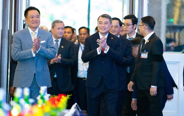 Thủ tướng Lê Minh Hưng cùng các lãnh đạo, đại biểu cấp cao dự phiên khai mạc AFF lần thứ ba.