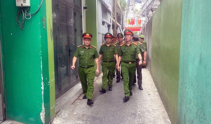 Đoàn công tác của Công an phường Hải Châu khảo sát các khu vực có nguy cơ diễn biến phức tạp về ma túy.