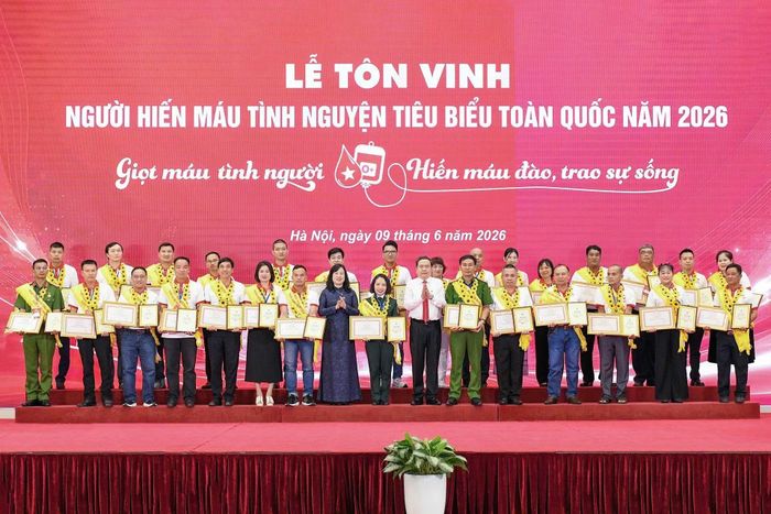 Các đại biểu được vinh danh người hiến máu tiêu biểu toàn quốc năm 2026.